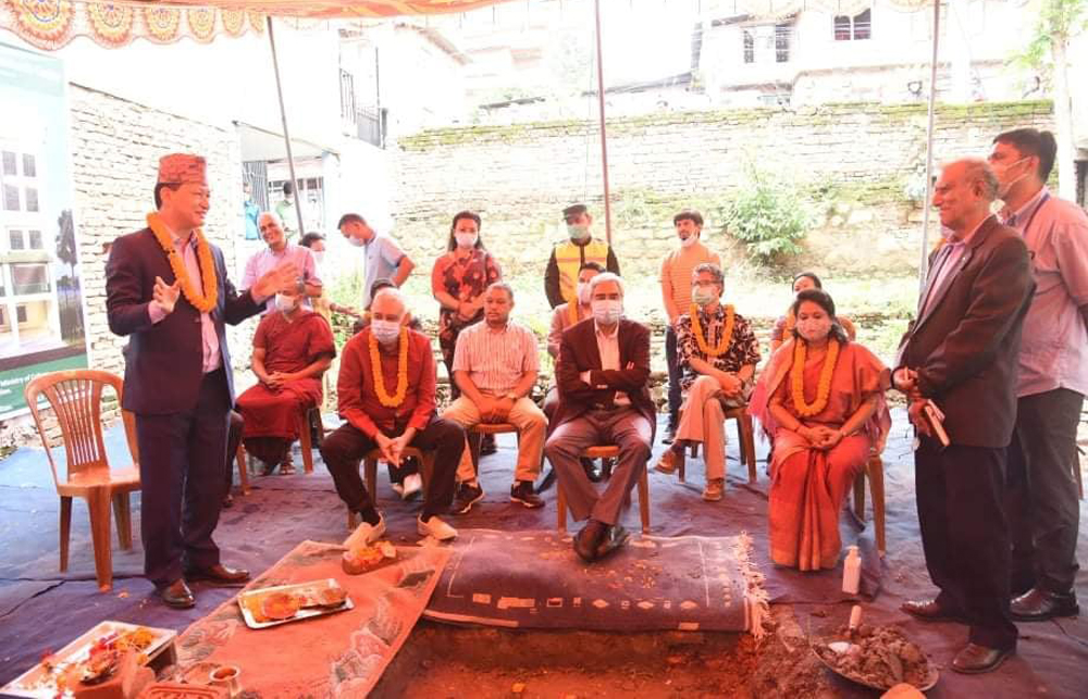 बीपी कोइराला अध्ययन केन्द्रको भवन बनाउन काठमाडौं महानगरको २ करोड सहयोग, मेयर शाक्यले भने- बीपीको अनुयायी हुँ